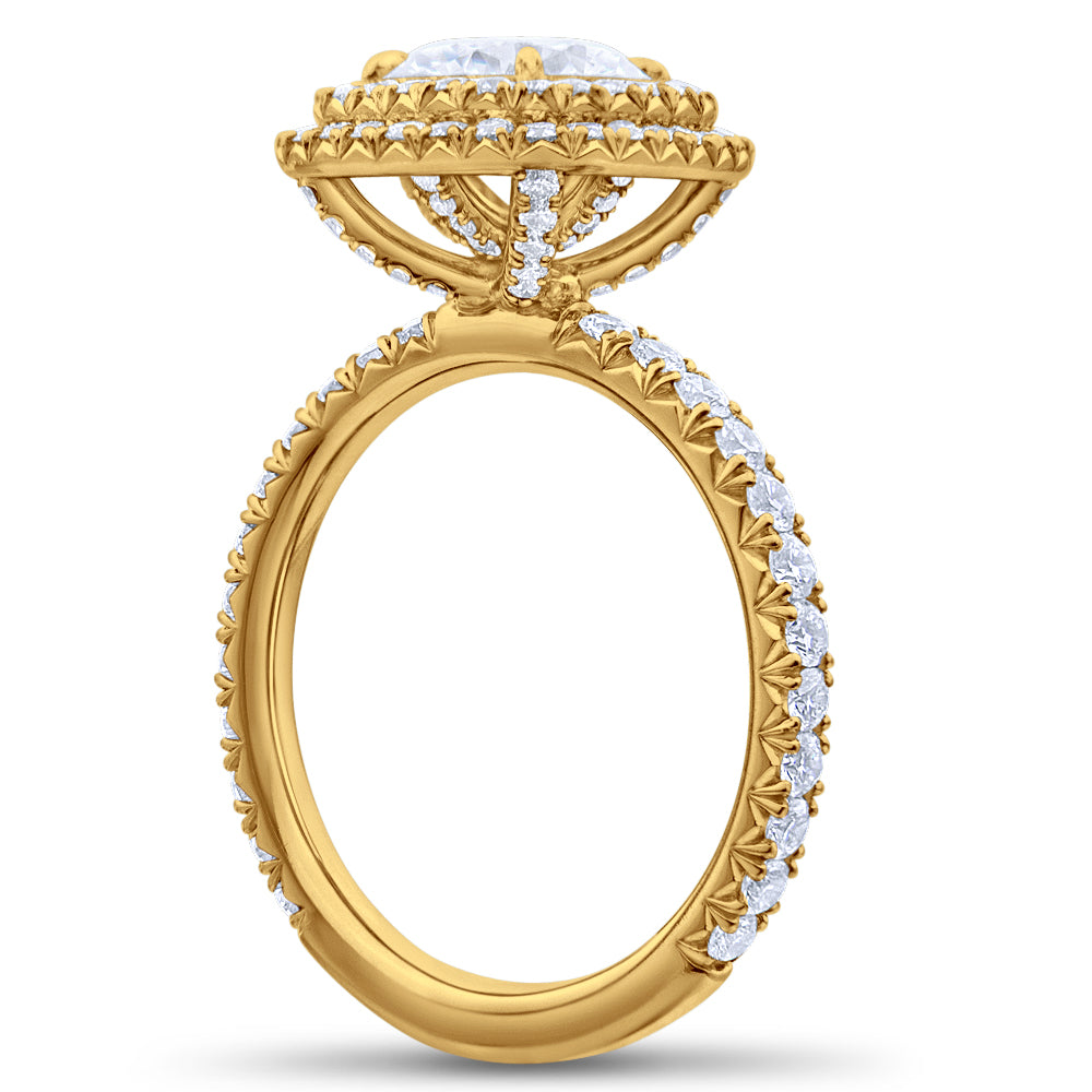 Round Halo White Diamond on Pave Platinum Band