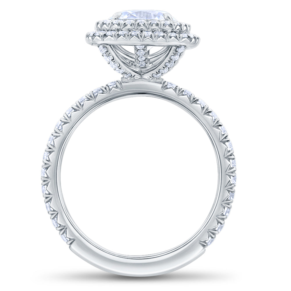 Round Halo White Diamond on Pave Platinum Band