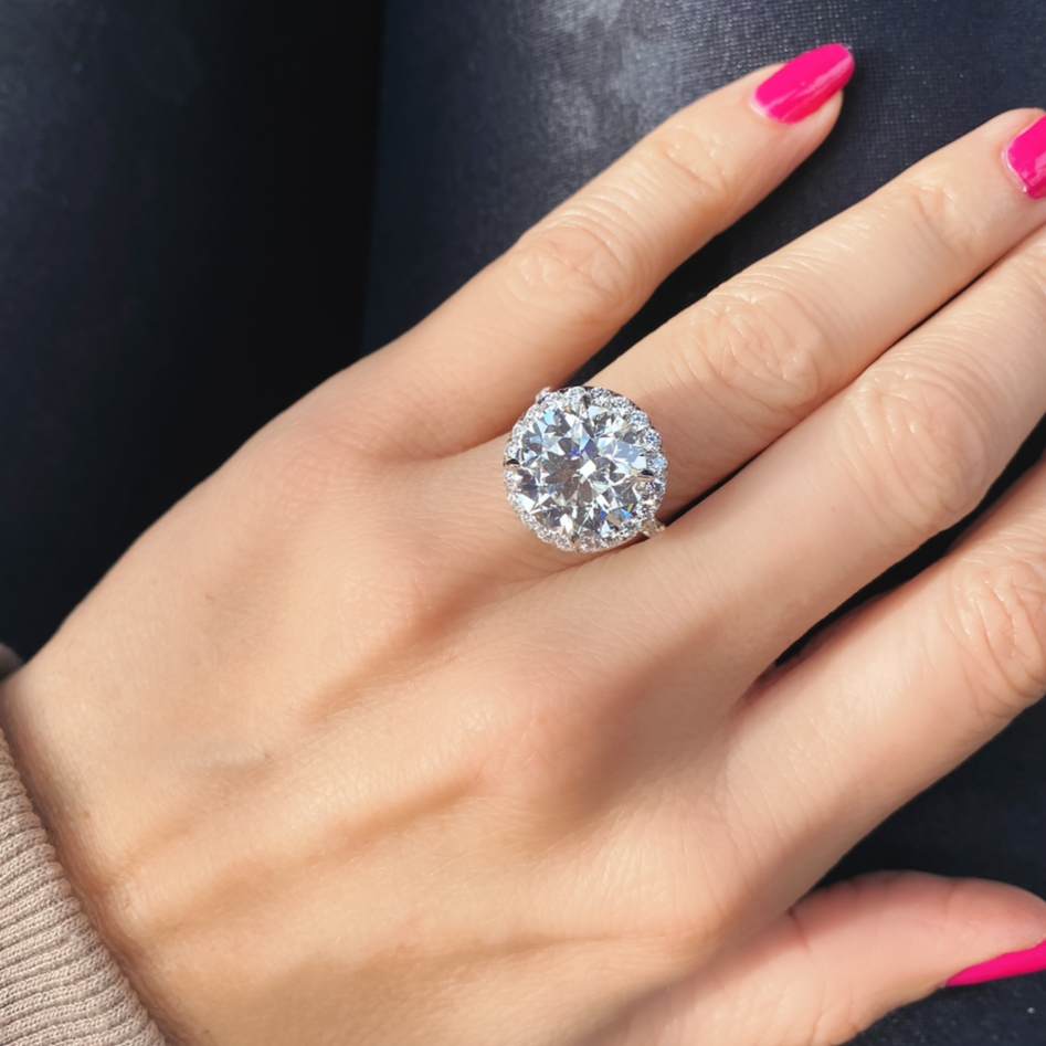 Round brilliant cut diamond engagement deals ring