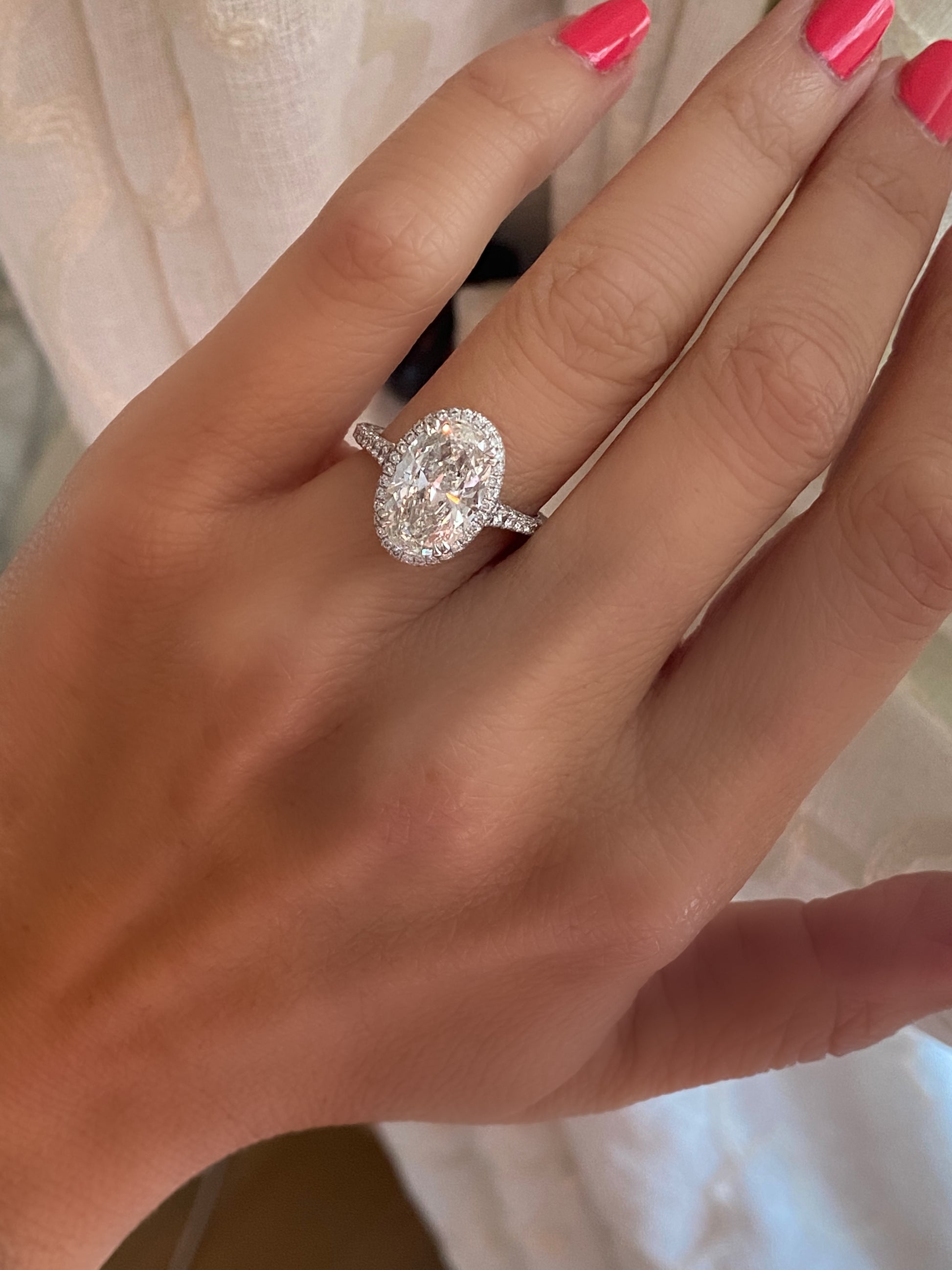 Oval halo ring hotsell
